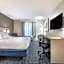 Days Inn & Suites by Wyndham Thunder Bay
