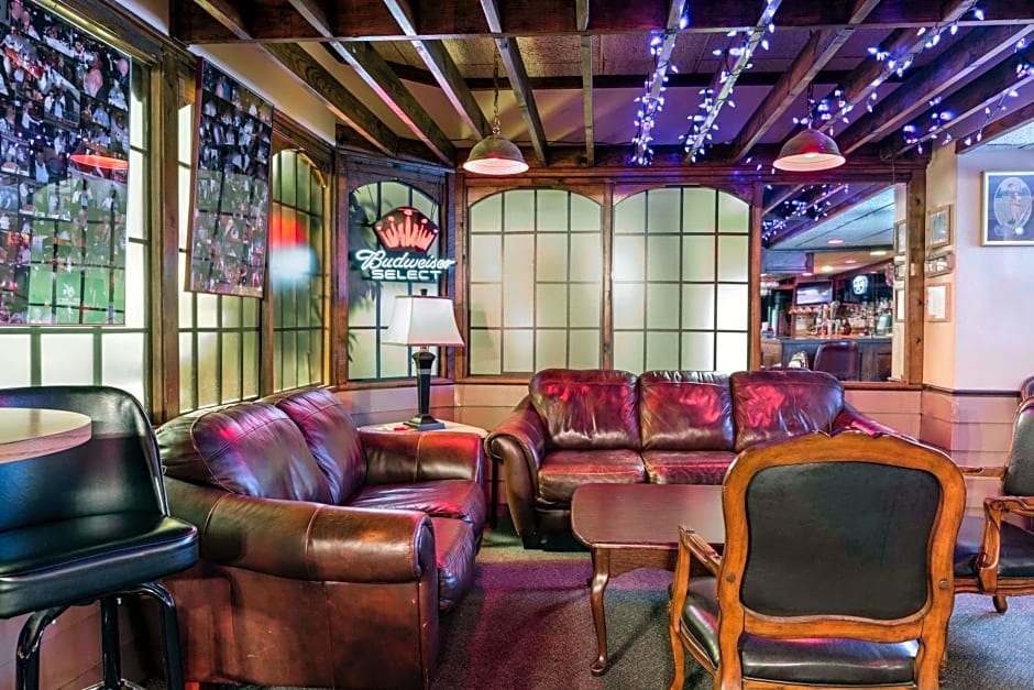 Lamplighter Inn and Suites - North