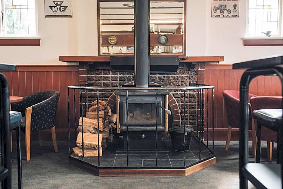 Makikihi Country Hotel