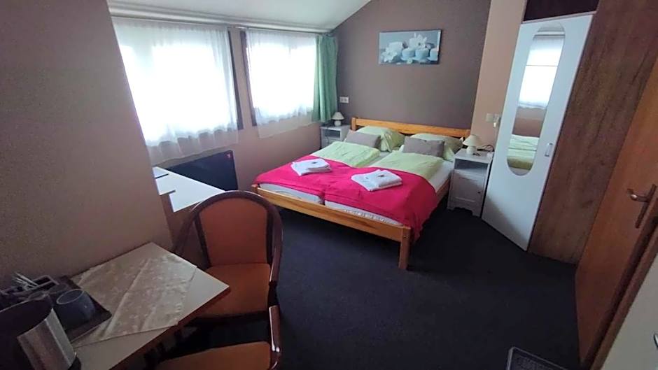 Jázmin panzió bőséges reggelivel közös konyhával a centrumban