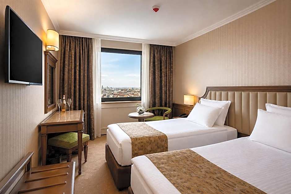Astoria Grand Hotel