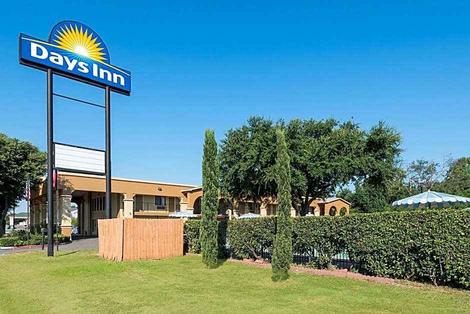 Days Inn by Wyndham San Marcos