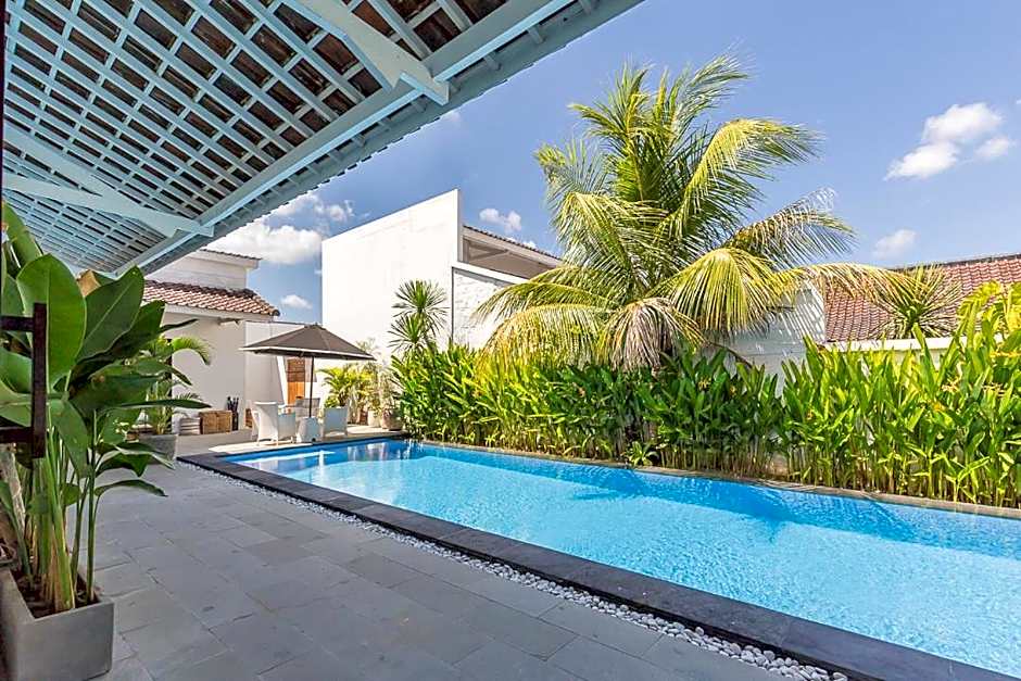 Elegant 3 BR villa huge pool in central Canggu
