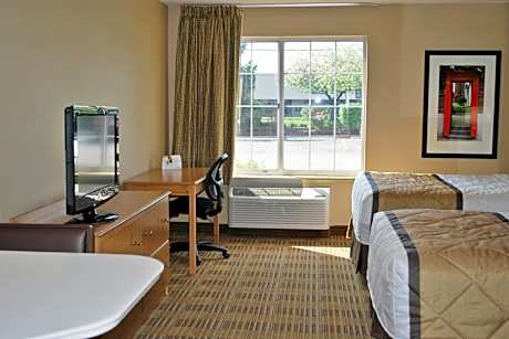 Studio with Two Double Beds - Non-Smoking