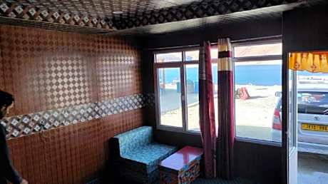 Soma Retreat Cottage, Pangong Lake