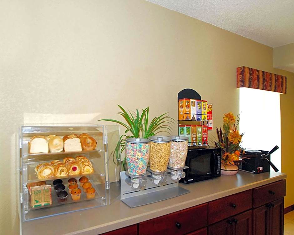 Econo Lodge Inn & Suites Kearney