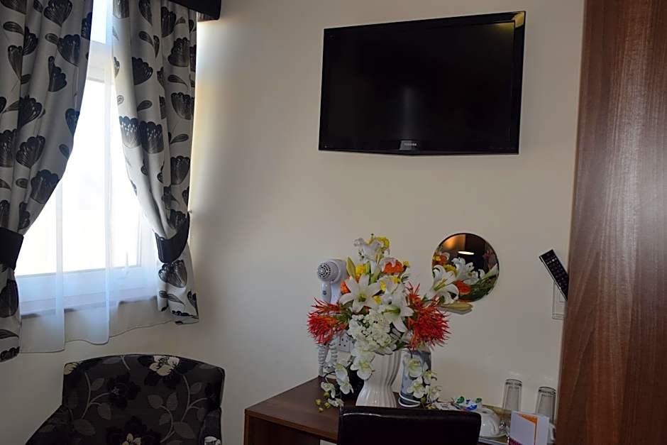 Star Anglia Hotel City Center by OYO