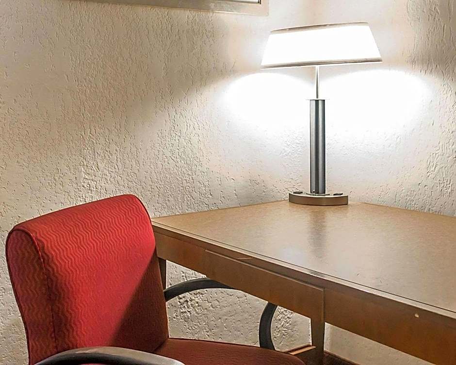 Economy Inn & Suites