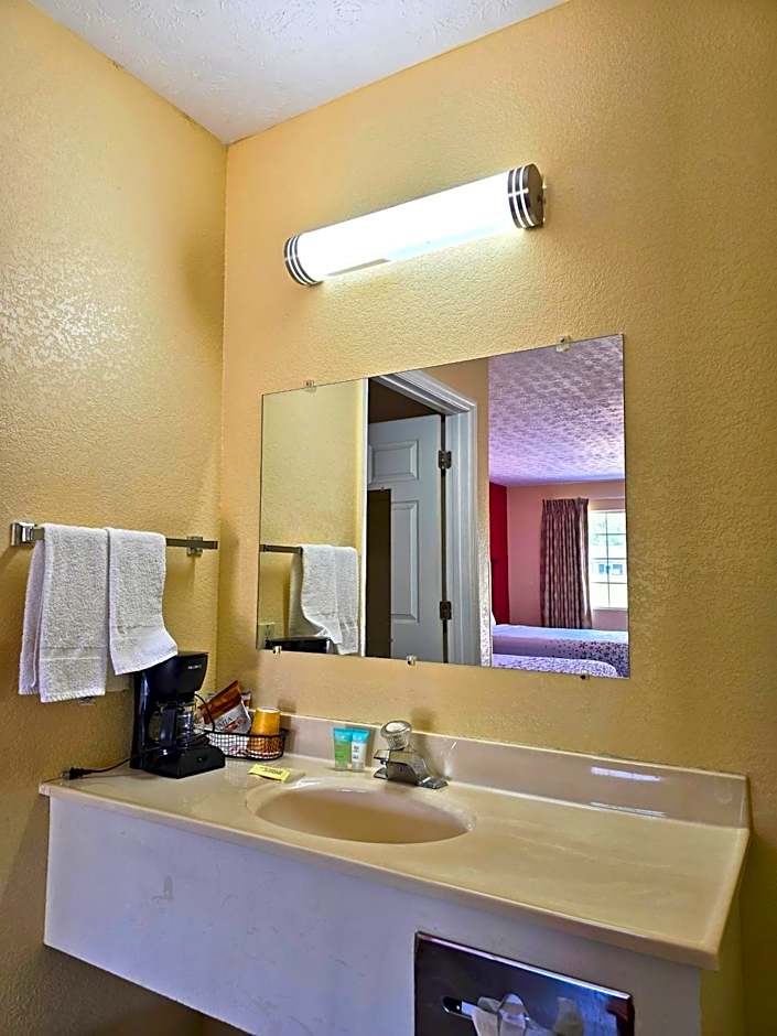 Garden Inn and Suites near Callaway Gardens Pine Mountain