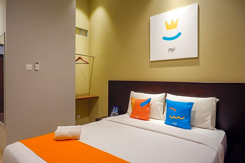 Sans Hotel Empress Simpang Lima