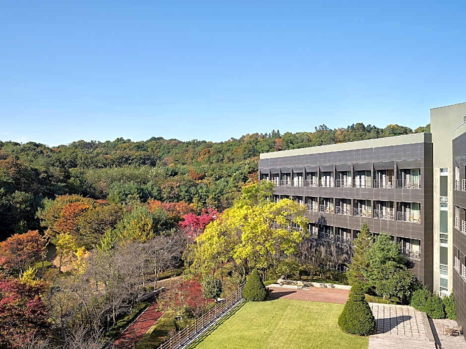 Rolling Hills Hotel
