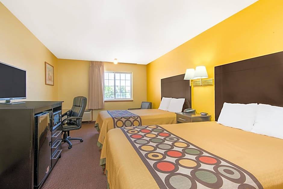 Super 8 by Wyndham Moriarty