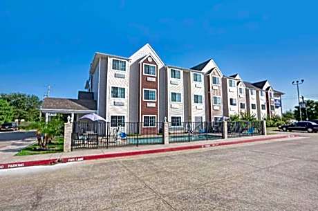Microtel Inn & Suites By Wyndham Houston