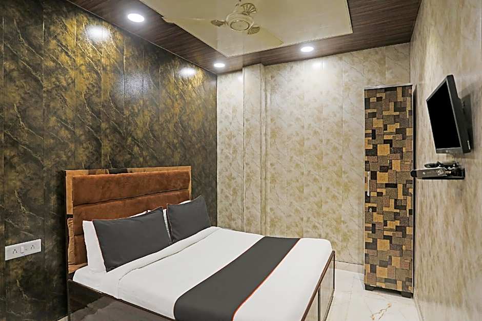 OYO Flagship 80575 Kashish Residency Near Model Town Metro Station – Delhi, NY