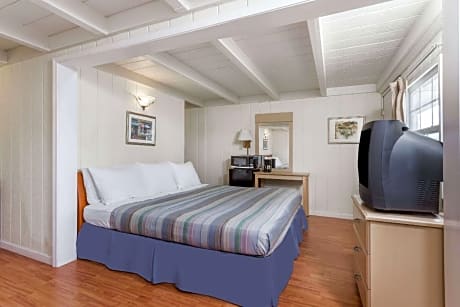 1 King Bed, Mobility Accessible, Non-Smoking