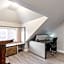 Beautiful renovated home 3 mins drive to Fall
