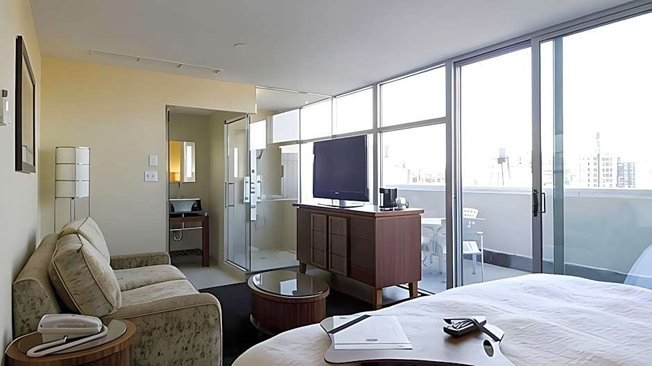 Photo 1 of 3 of 1 King Bed, City View