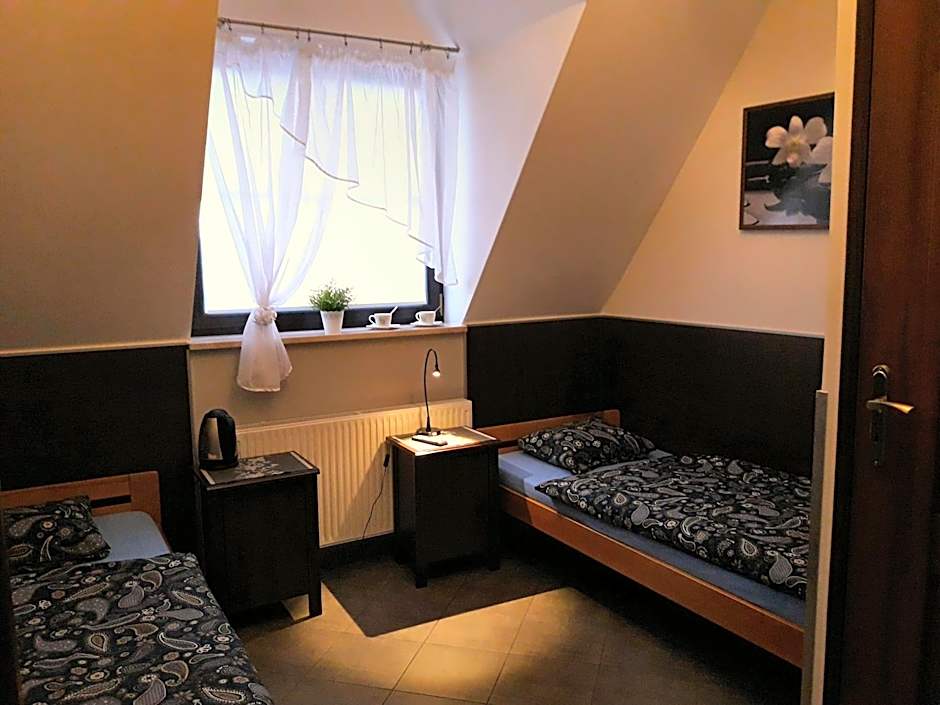 Pokoje Gościnne z łazienkami przy Wrocławiu, darmowy parking