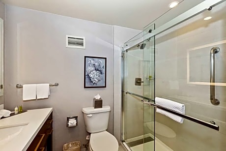 Poolside King Room with Patio