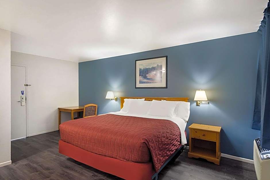 Rodeway Inn & Suites Sidney Historic Downtown I-80