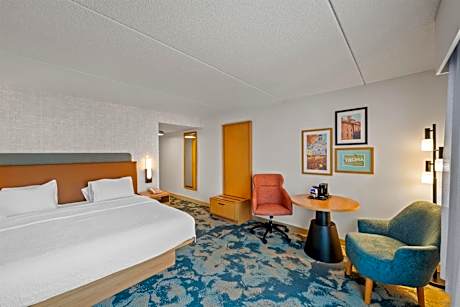 1 King Bed Nonsmoking