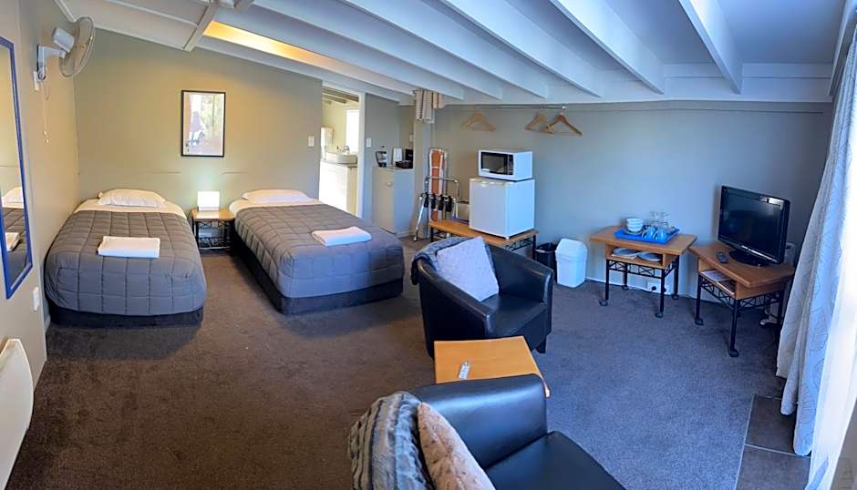 Manuka Crescent Motel