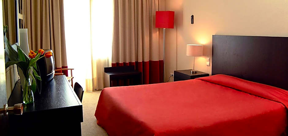 Carcavelos Beach Hotel