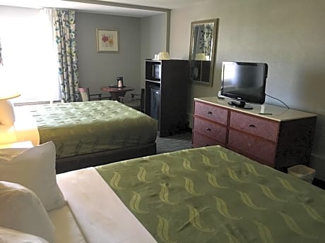 2 Queen Beds, Nonsmoking, Upgrade