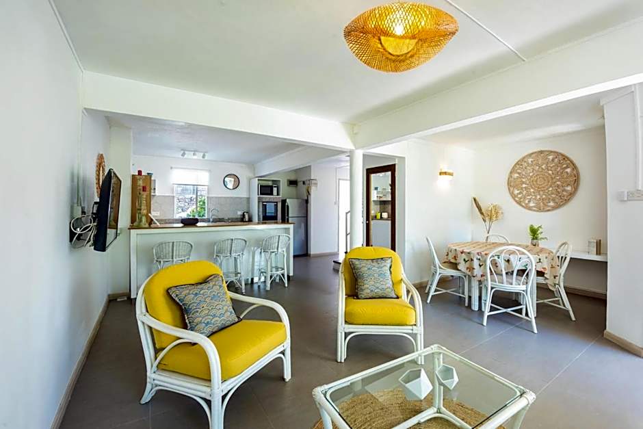 Cozy townhome near beach in heart of Grand Baie