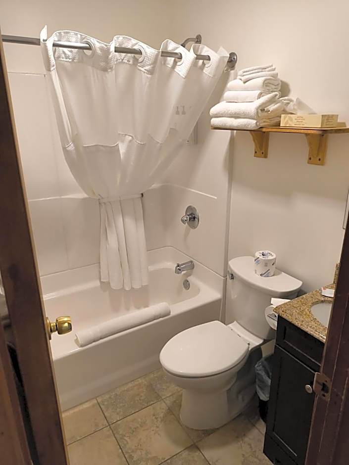 Sara Placid Inn & Suites