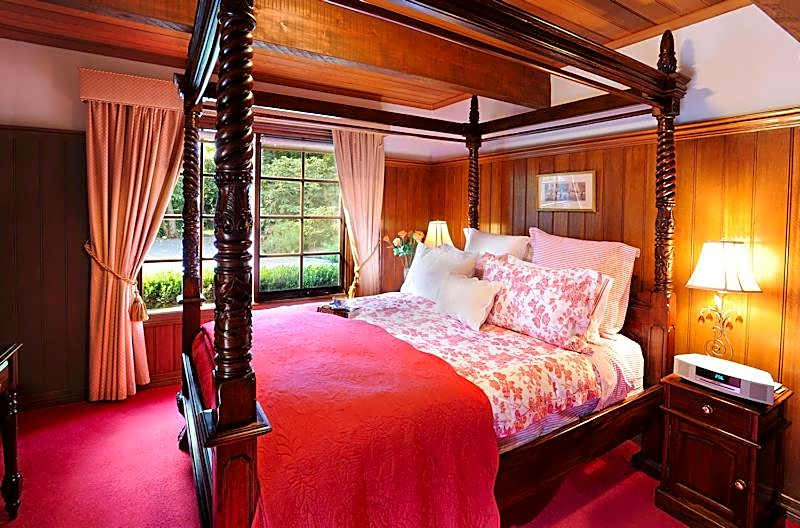 Mary Cards Coach House