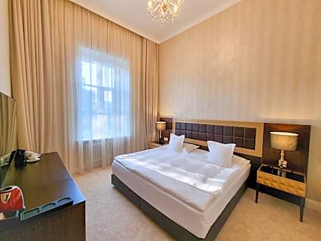 Deluxe Double Room with Bath