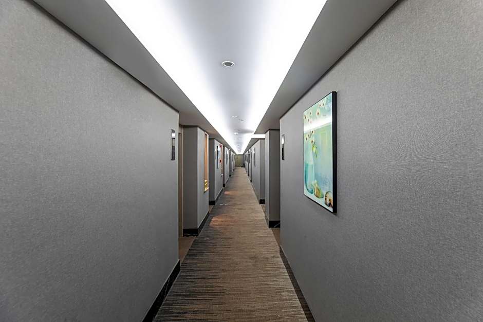 GYA Jiaxing Tongxiang City Century Avenue Hotel