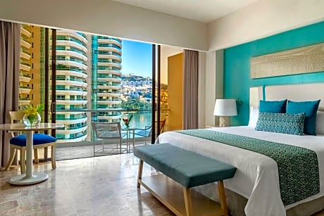 DELUXE PARTIAL OCEAN VIEW KING BED