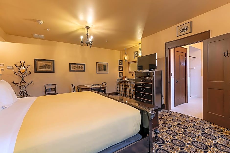 Steele Mansion Inn & Gathering Hub