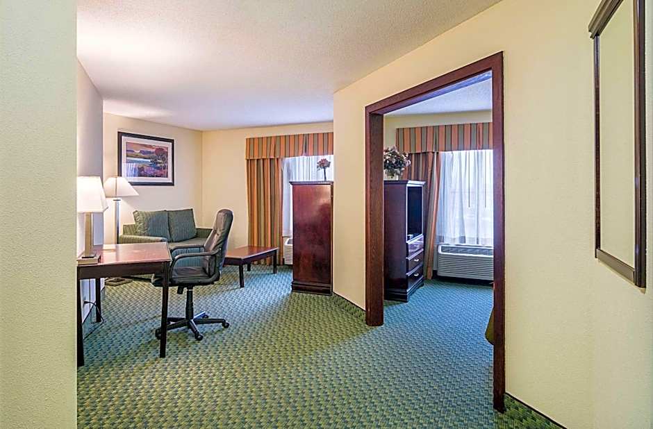 Quality Inn & Suites Harvey - Chicago Southland