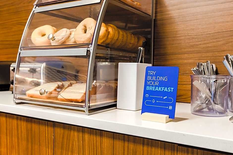 Holiday Inn Express & Suites West Edmonton-Mall Area By IHG