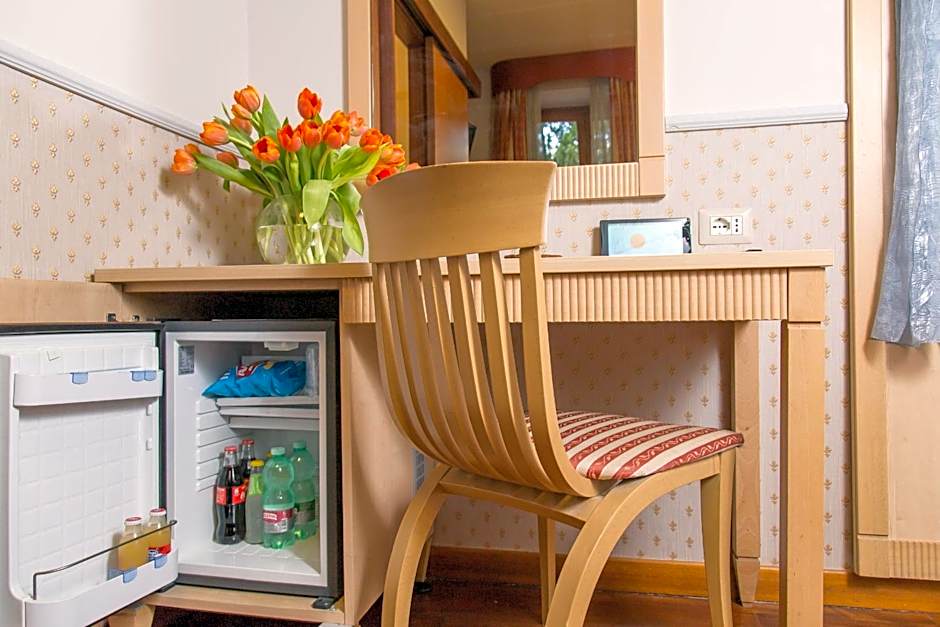 Hotel Arco Di Travertino