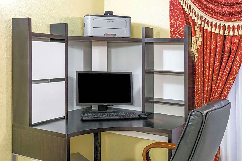 Days Inn by Wyndham Houston