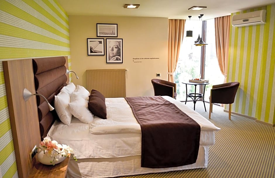 Hotel Capitolina City Chic