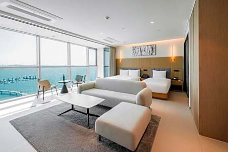 Premium Twin Room with Sea View - Infinity Pool for 2 Included