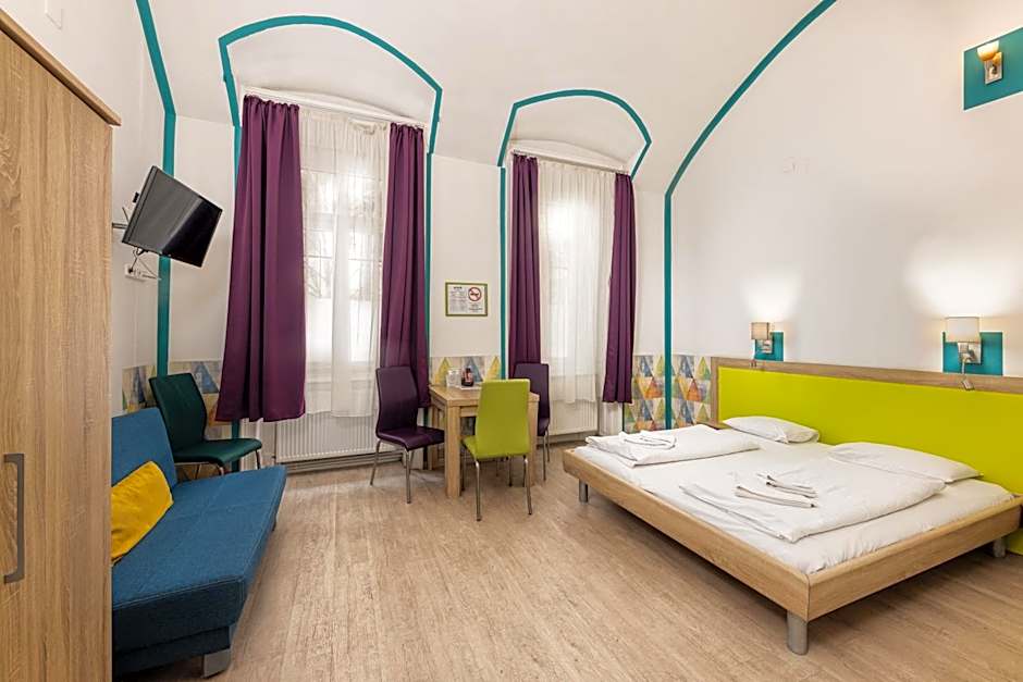 Amber Gardenview Studios Downtown