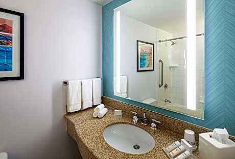 1 King Balcony Shower/Tub