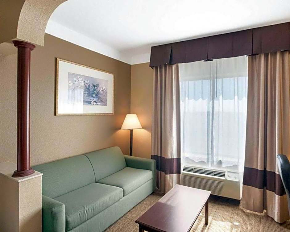 Comfort Suites Plainview