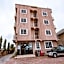 Plus 33 Hotel