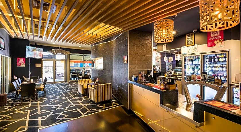 Nightcap at Golden Beach Tavern