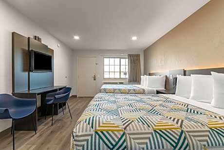 Queen Room with Two Queen Beds - Smoking