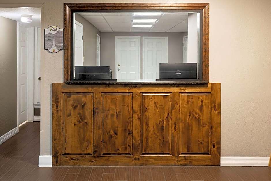 Super 8 by Wyndham Temple S. General Bruce