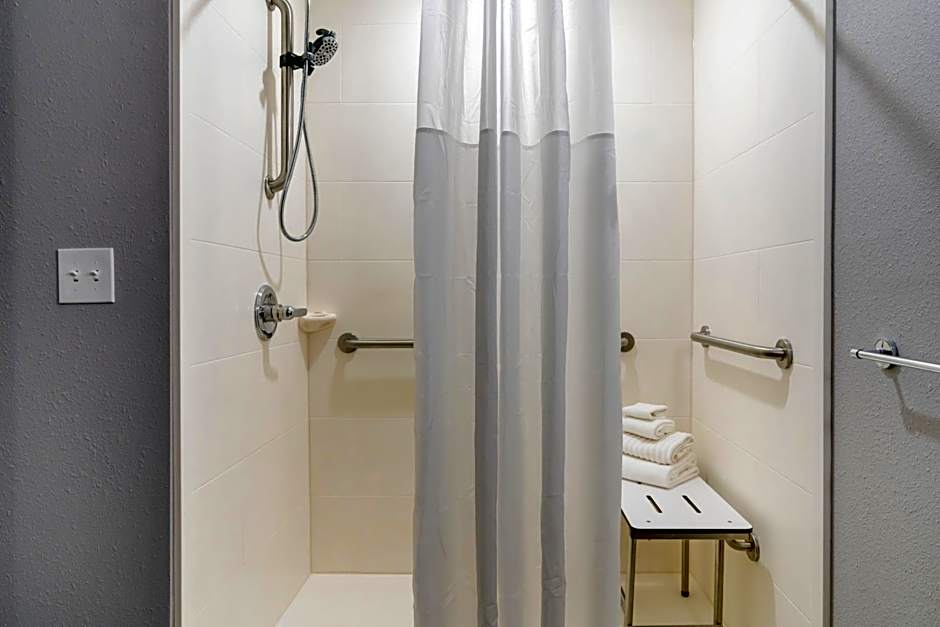 Comfort Suites