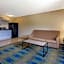 Super 8 by Wyndham Cromwell/Middletown